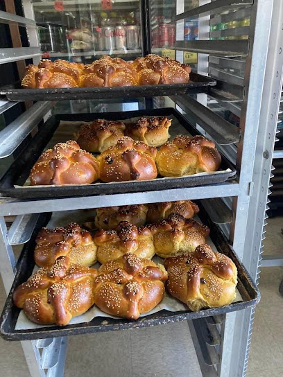 Los Pinitos Nuevos Bakery