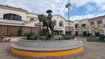 Monument to Vicente Fernández.