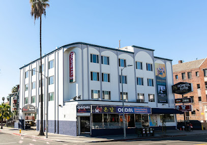 Hometel Suites