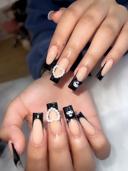Sofi's Nails Latinas Salon